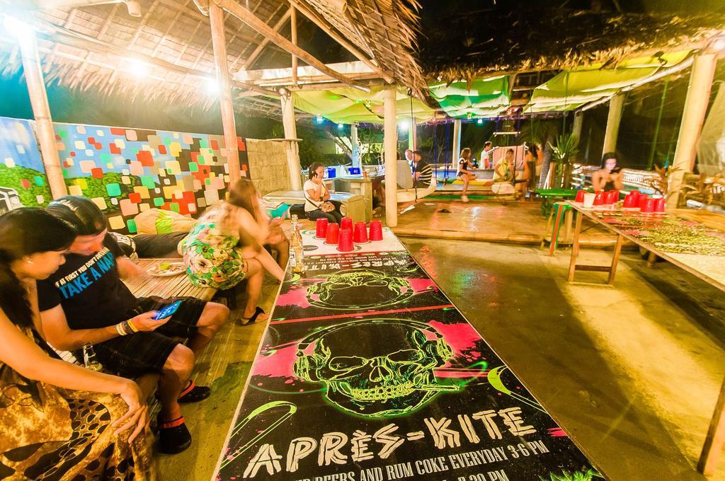Jeepney Hostel And Kite Resort Balabag  Екстер'єр фото