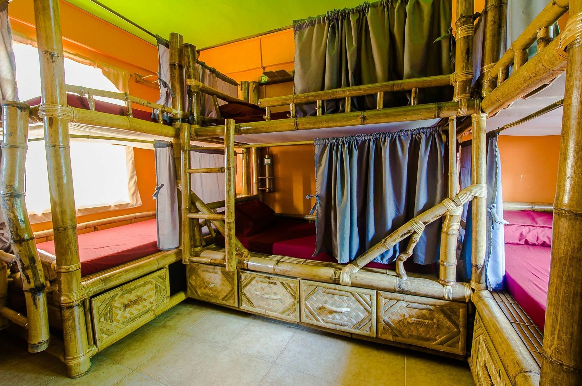 Jeepney Hostel And Kite Resort Balabag  Екстер'єр фото